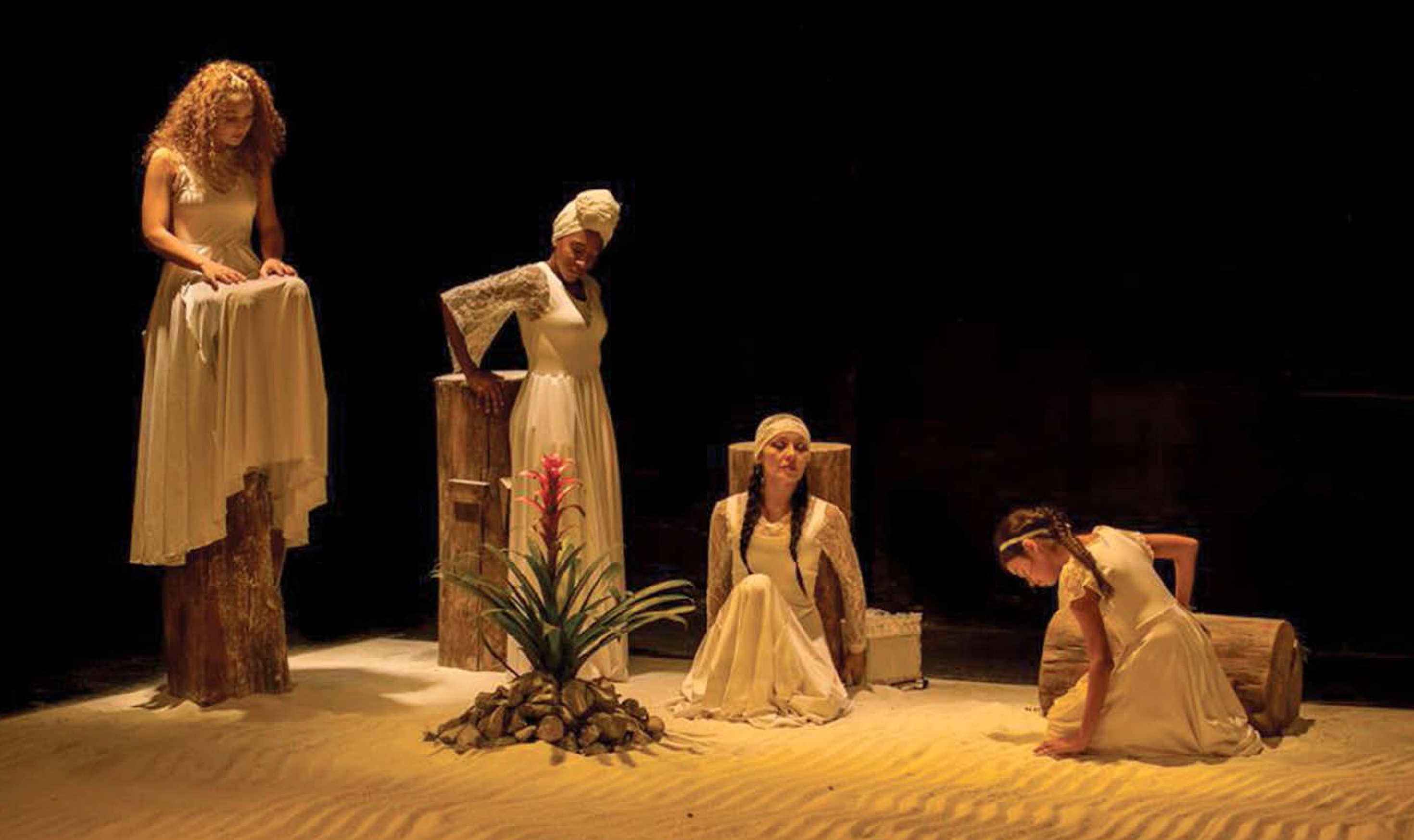 'El país de las mujeres hermosas' de Teatro HORA 25 (Medellín)