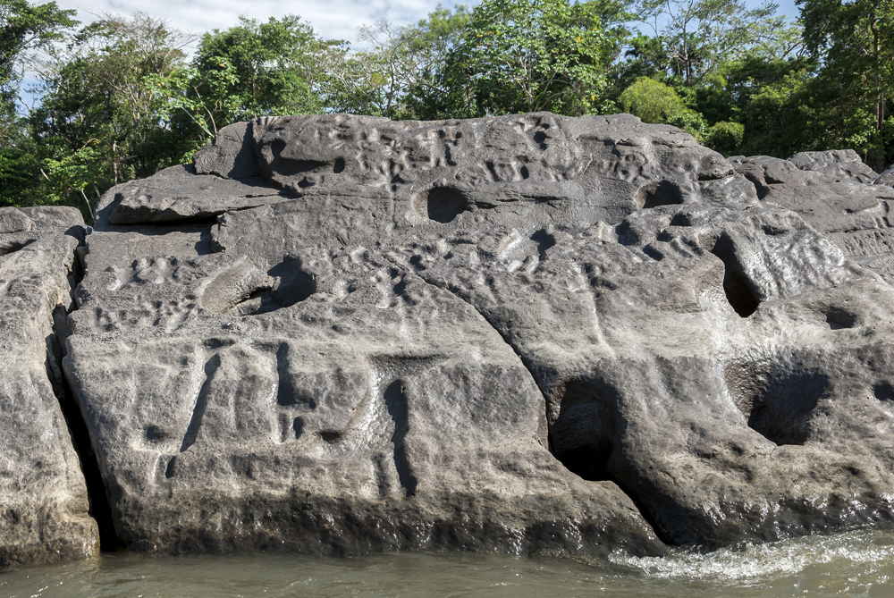 Los Petroglifos de Angosturas I y II