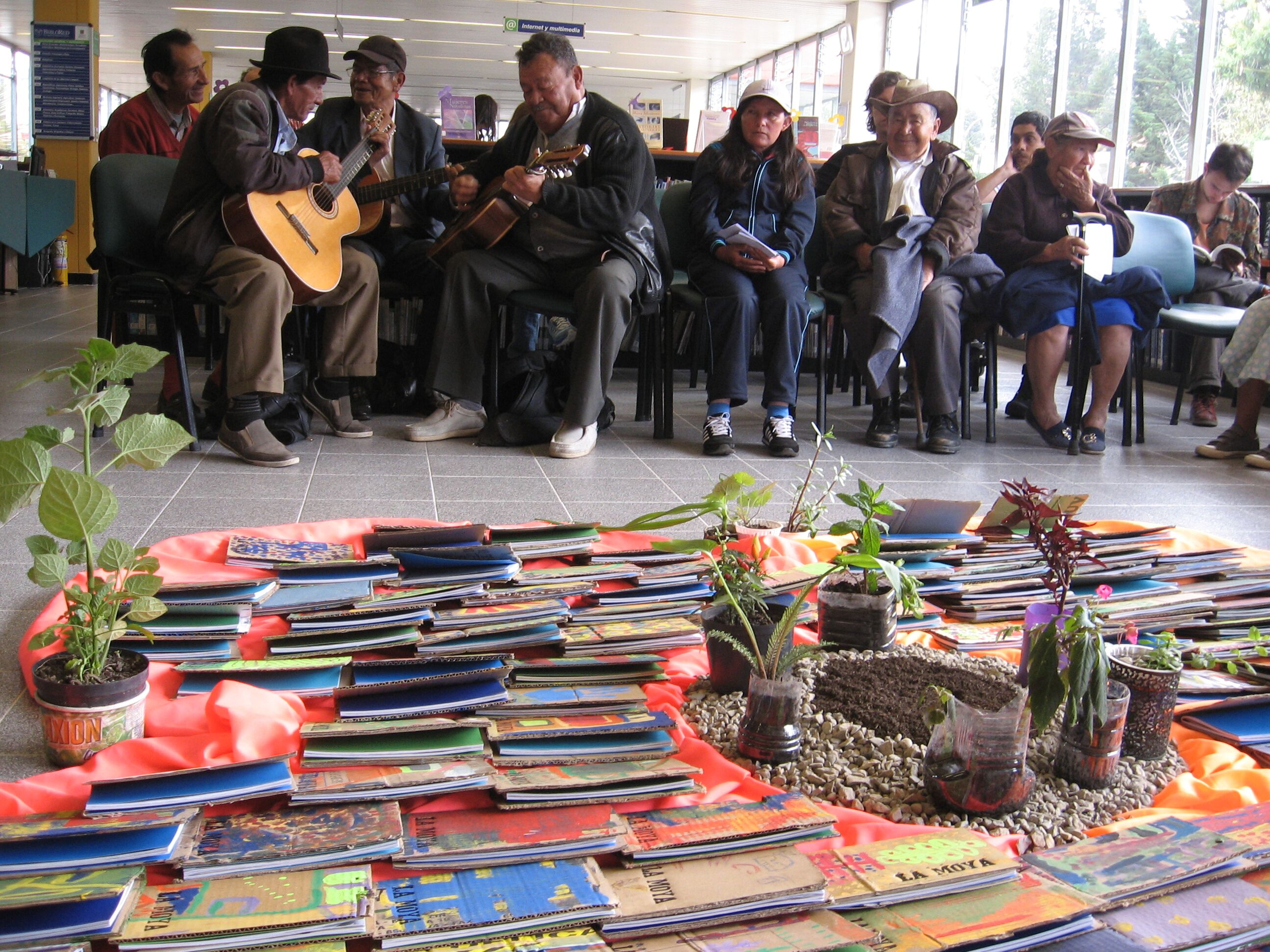 La editorial trabaja en estrecha colaboración con las comunidades locales 