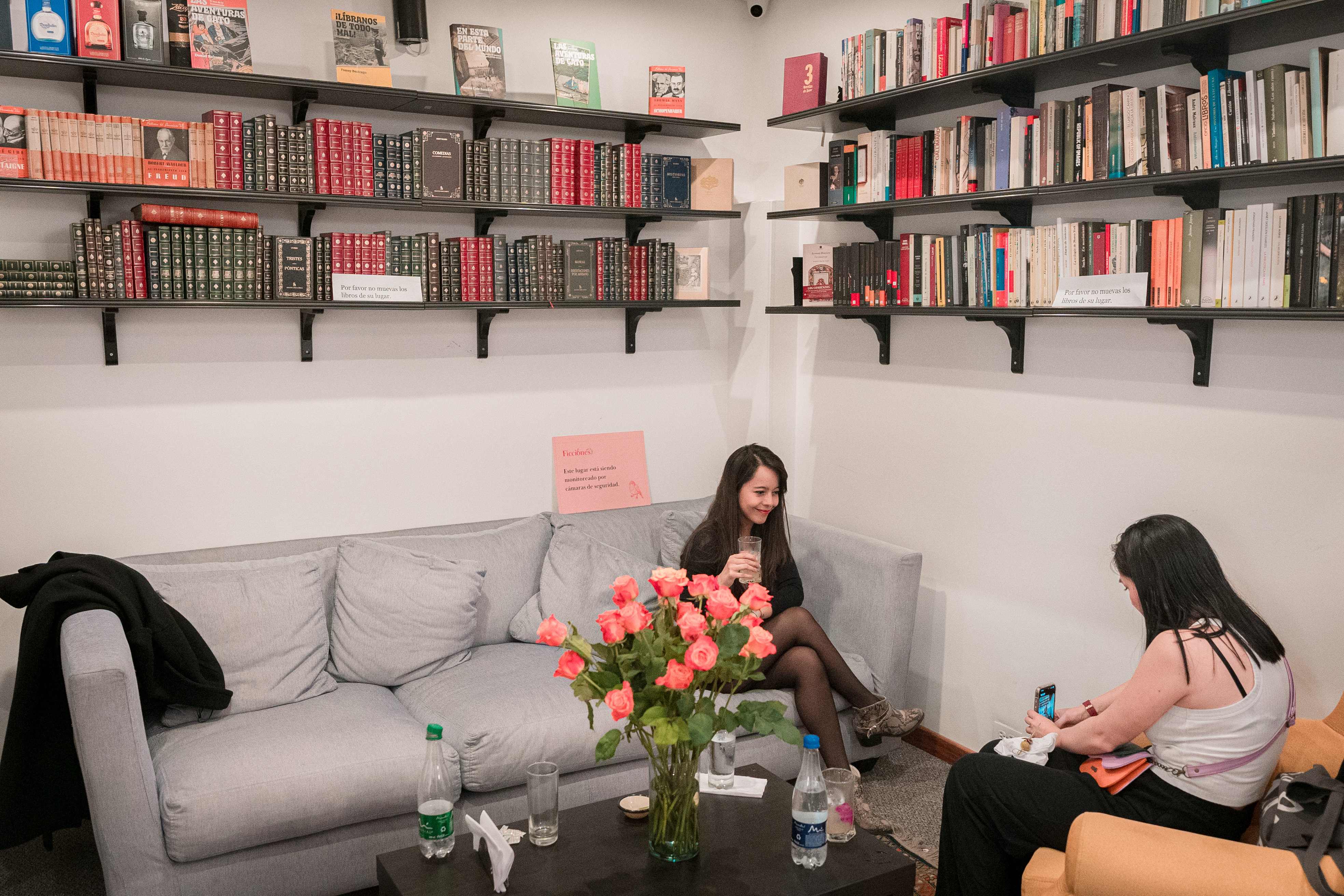 Foto cortesía de Ficciones bar de libros