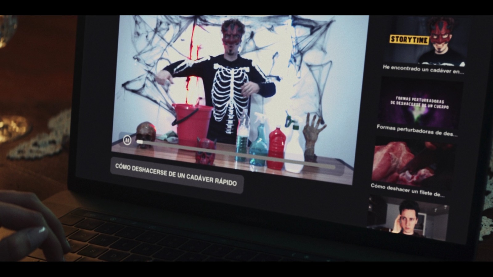 Hay algo en el bosque