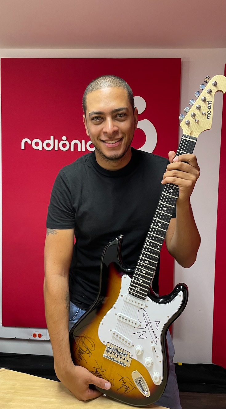 Guitarra rata blanca