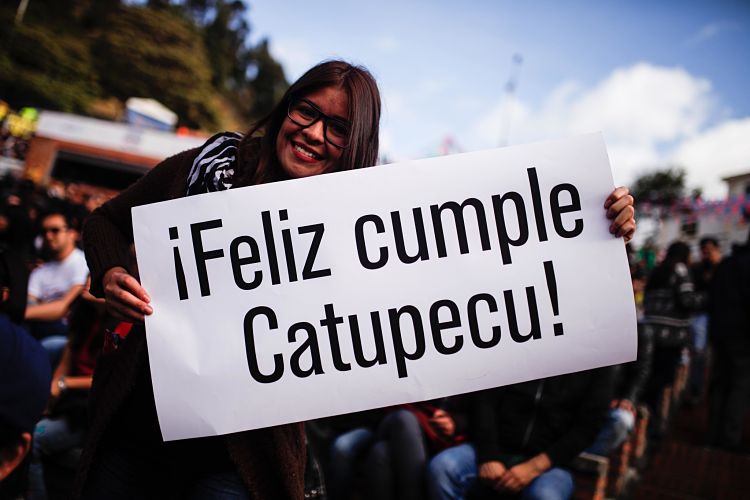 asistentes-deseandole-feliz-cumpleanos-acatupechu-machu-2