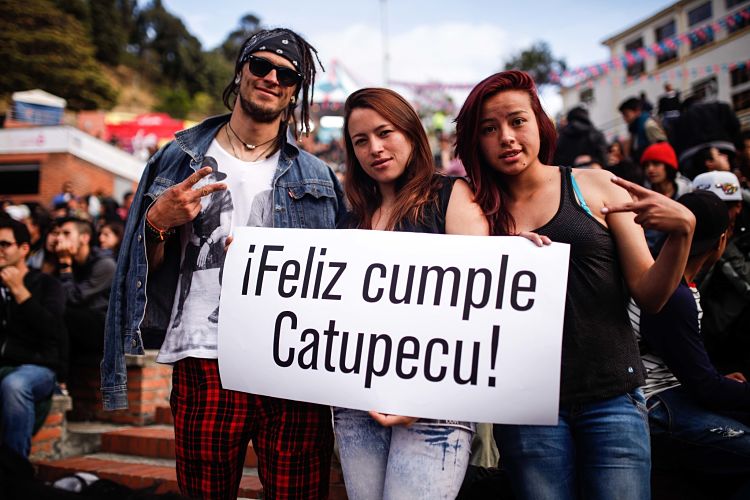 asistentes-deseandole-feliz-cumpleanos-acatupechu-machu-3