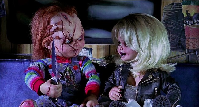 Chucky y Tiffany, los muñecos asesinos de la franquicia Child's Play.