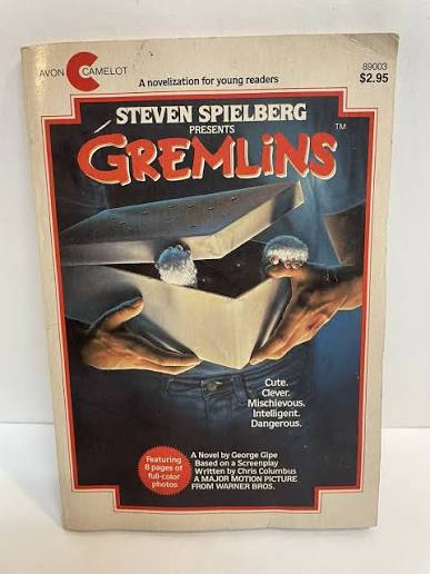 Novelización de Gremlins escrita por George Gipe para Avon Books.