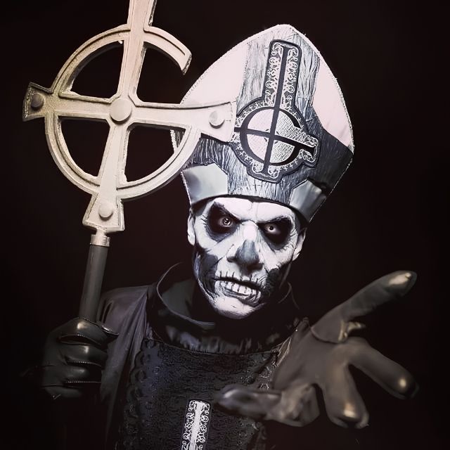 Papa Emeritus II, segundo líder de Ghost y figura representativa de la era de Infestissumam.