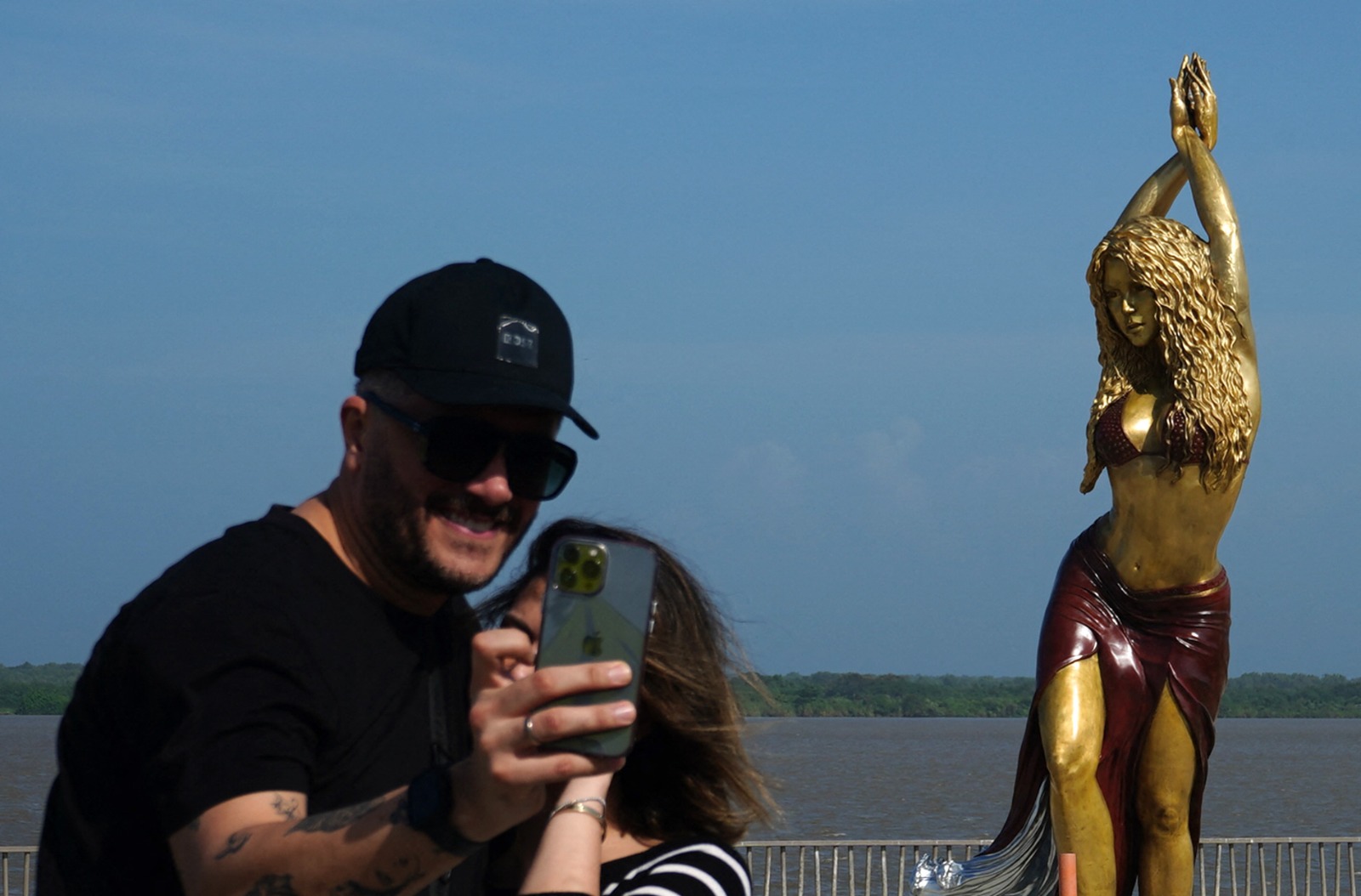 Shakira y su estatua en Barranquilla