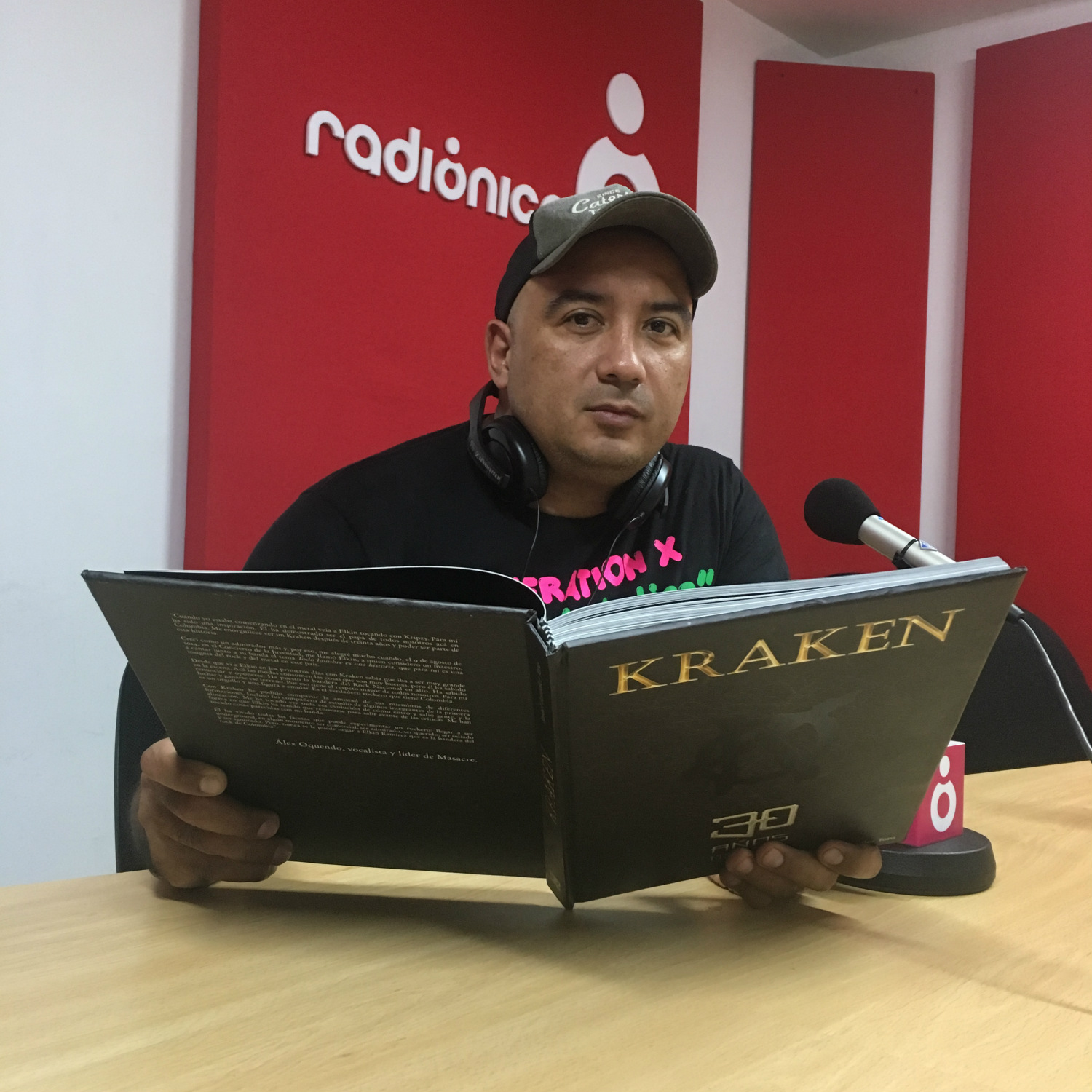 Rafael González y los libros del rock paisa