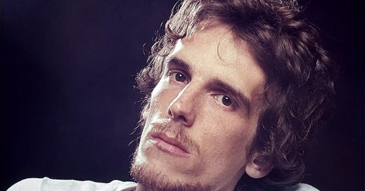 El fragmento inédito de Spinetta que se verá en Bios, de National ...