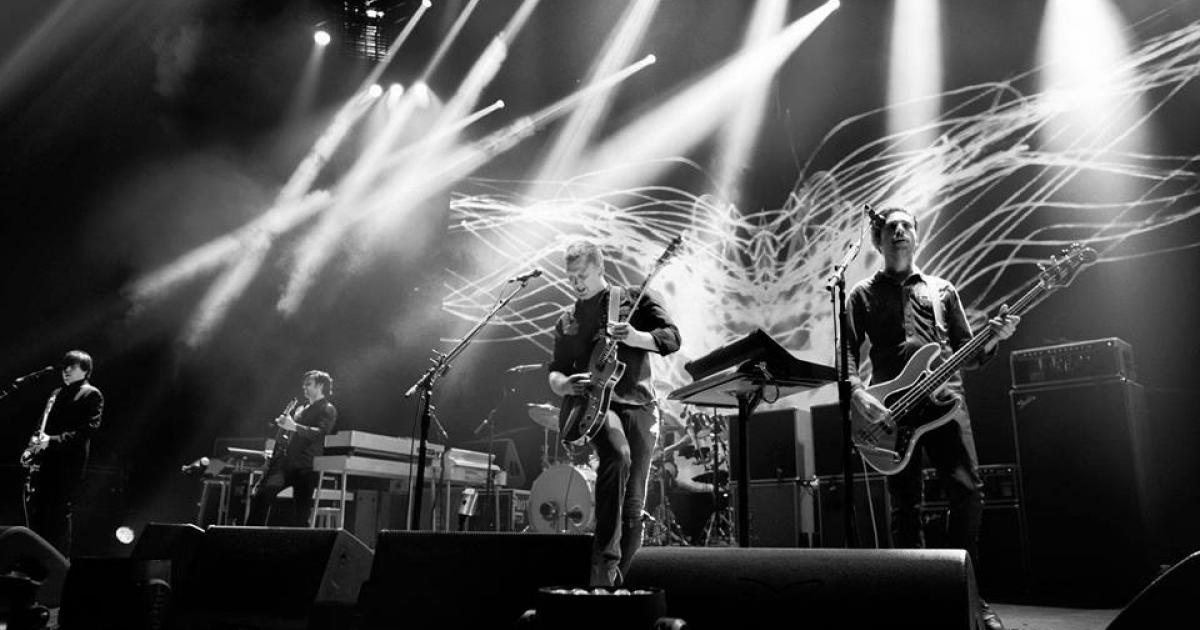 ¿Nuevo álbum de QOTSA? Radiónica