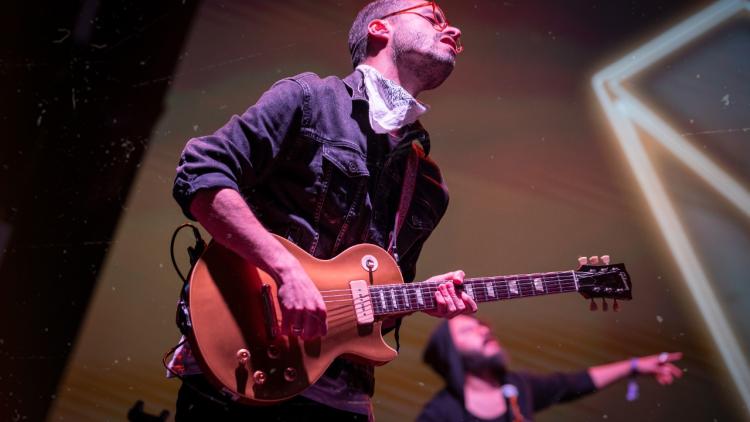 Festival Estéreo Picnic 2022 con artista cantando en tarima 