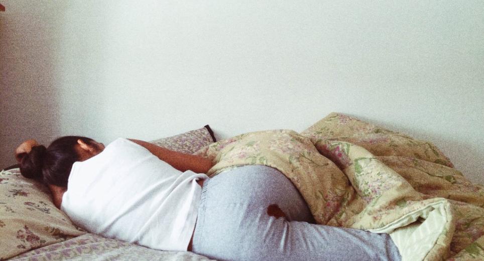 La poeta canadiense Rupi Kaur se enfrenta a la censura dentro y fuera de las redes