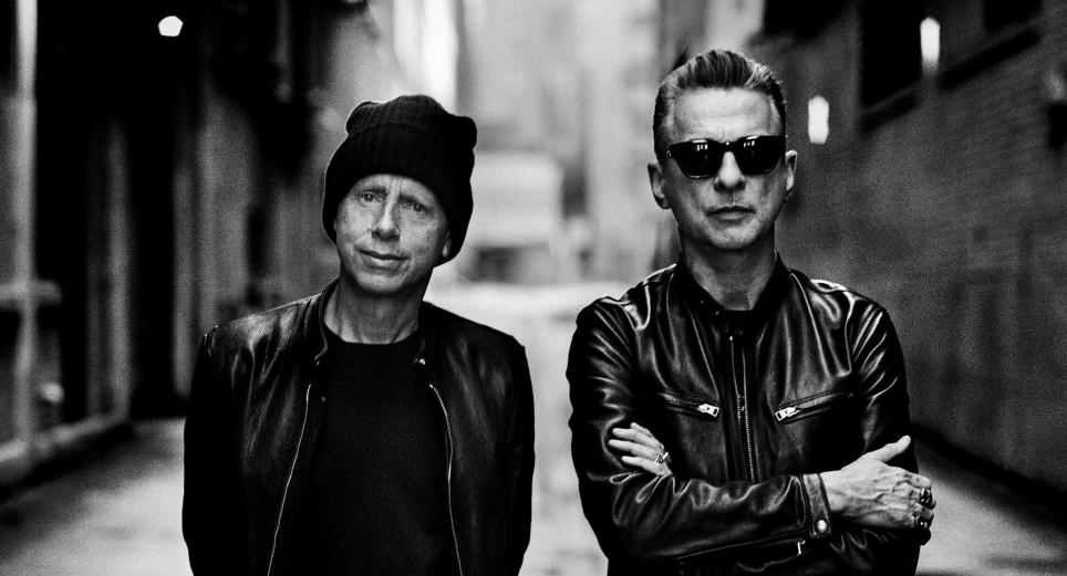 Depeche Mode abraza la oscuridad en “My Cosmos Is Mine”