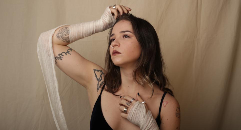 Soy Emilia regresa con 'Bífida'