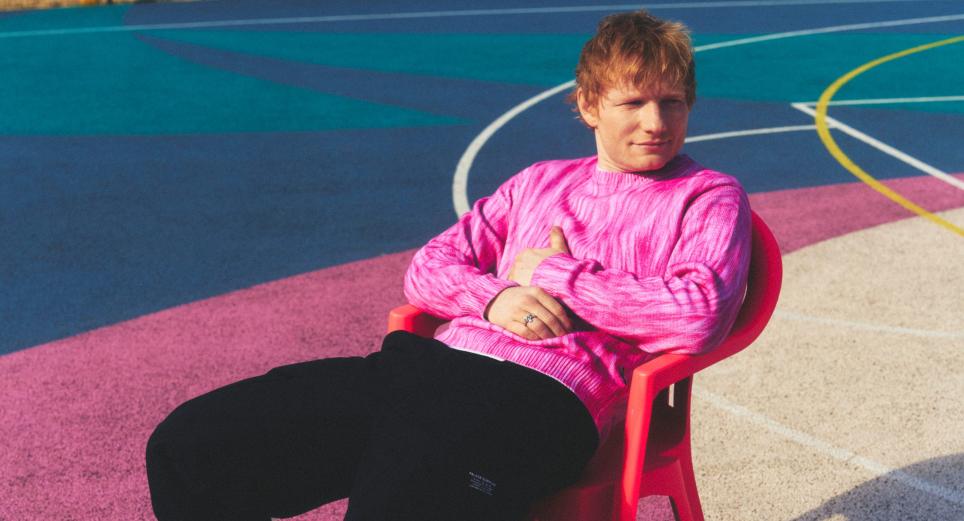 Ed Sheeran estrena ‘Old Phone’, el sencillo adelanto de ‘Play’, su próximo álbum 