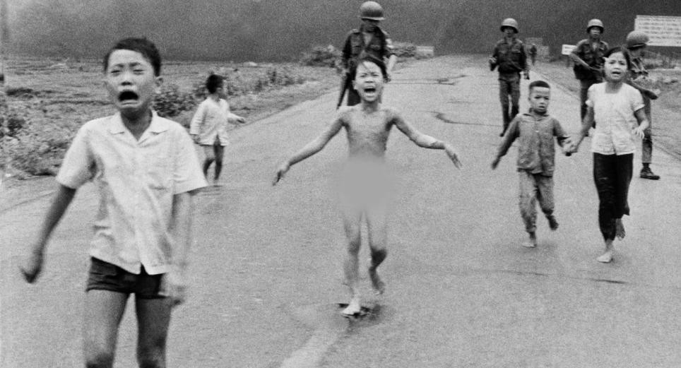 World Press Photo retira el crédito de autor a la icónica foto 'La niña del napalm'