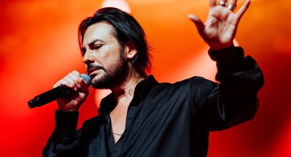 Beto Cuevas regresa a Colombia con dos conciertos en 2025
