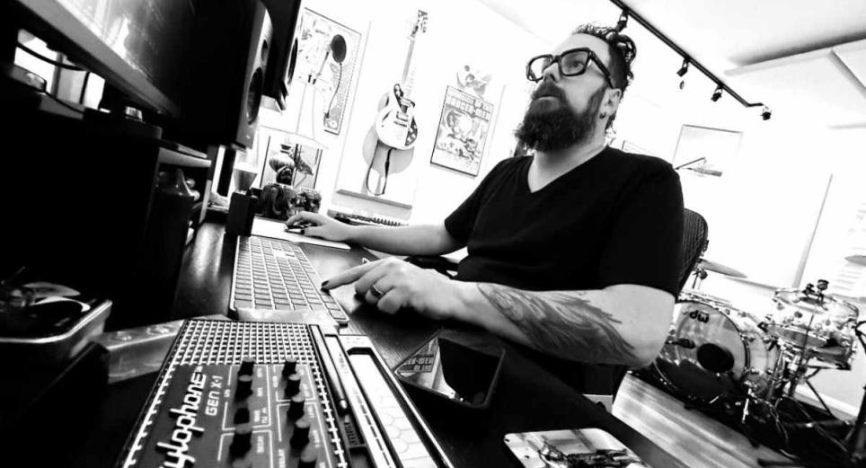 El artista colombiano Ästra presenta su álbum ‘Exhibit 8’