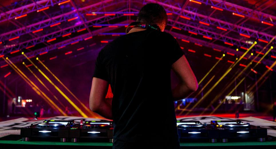 Monumentum 2025, la fiesta electrónica con talento colombiano