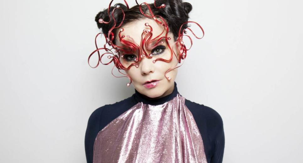 Björk se suma al boicot cultural y retira su música de Israel 
