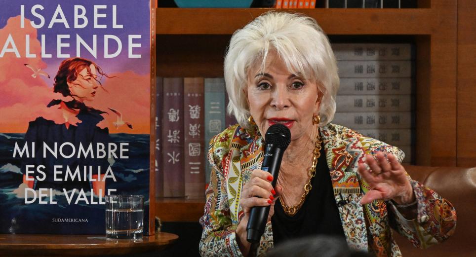 Isabel Allende comparó los centros para migrantes de EE. UU. con “campos de concentración” 