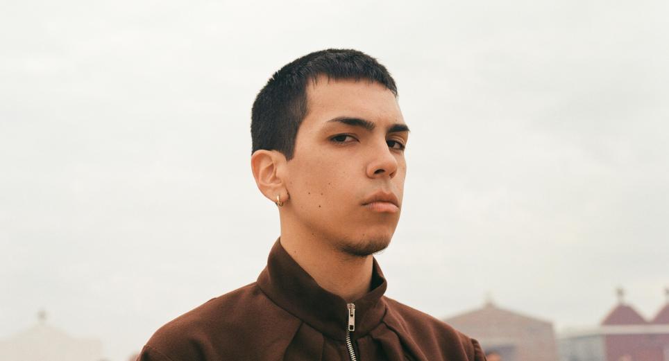 ‘La vida era más corta’, el nuevo álbum de Milo J con Mercedes Sosa, Silvio Rodríguez y más 