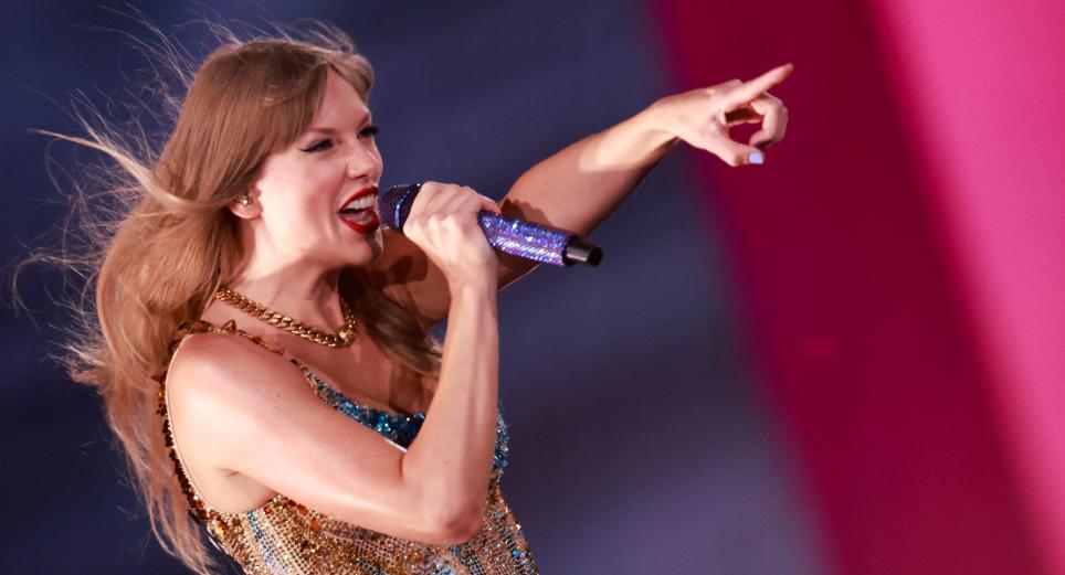 Taylor Swift llena de color naranja el mundo con el lanzamiento de ‘The Life of a Showgirl’ 