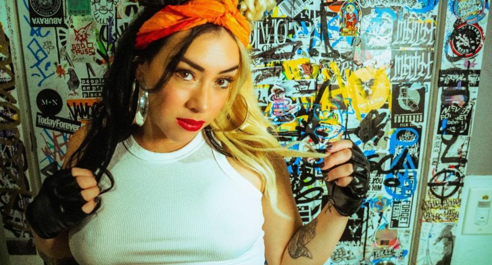 Latino Americana de Chika Di: un manifiesto de identidad, fuego y libertad desde California