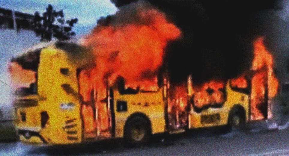 ‘¿Quién quemó el bus?’, la película que retrata el amor como resistencia durante el estallido social 