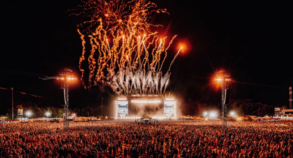 Guía de festivales musicales en Europa 2026: carteles completos de Primavera Sound a Hellfest