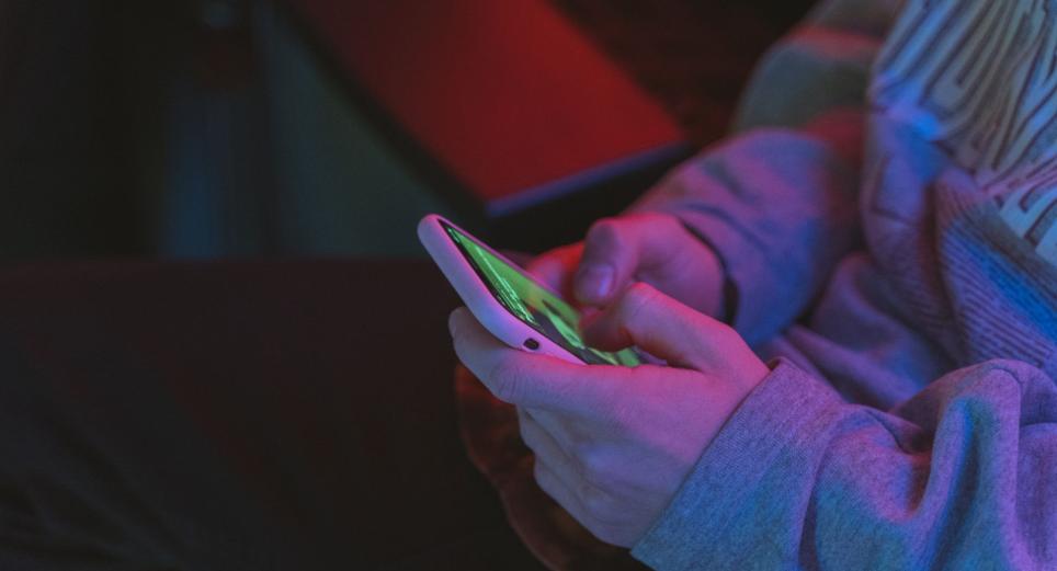 ¿Por qué tu celular se vuelve lento con el tiempo y qué puedes hacer para solucionarlo?