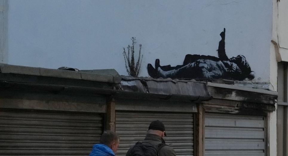 Aparece nueva obra de Banksy en Londres previo a Navidad 