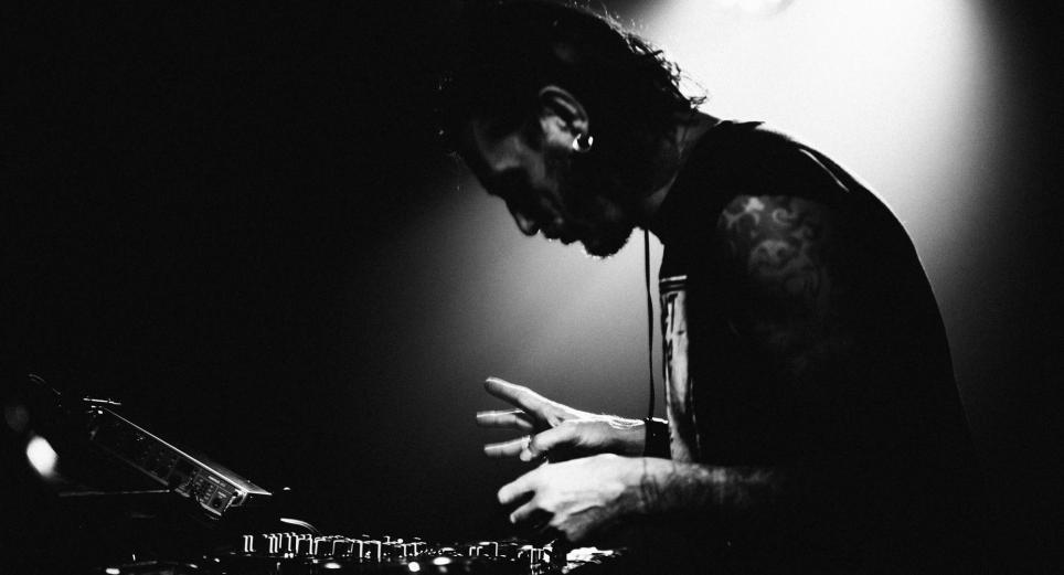 El ministerio de cultura español condecora a Oscar Mulero, arquitecto del Techno  