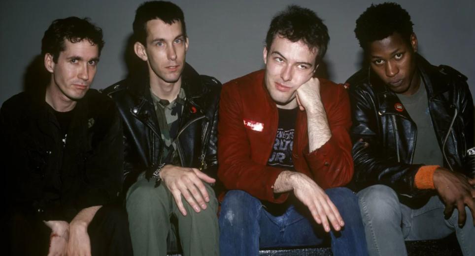 Jello Biafra, exvocalista de Dead Kennedys, fue hospitalizado tras sufrir un derrame cerebral