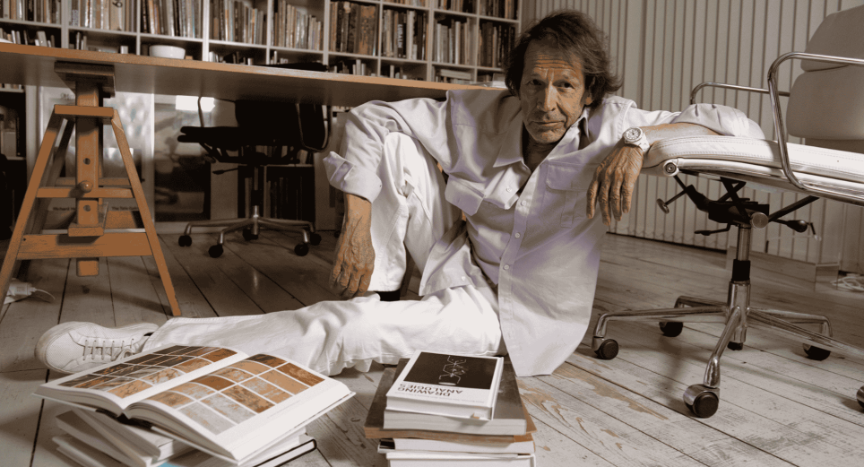 Peter Saville: el diseñador detrás de algunas de las portadas más icónicas del rock