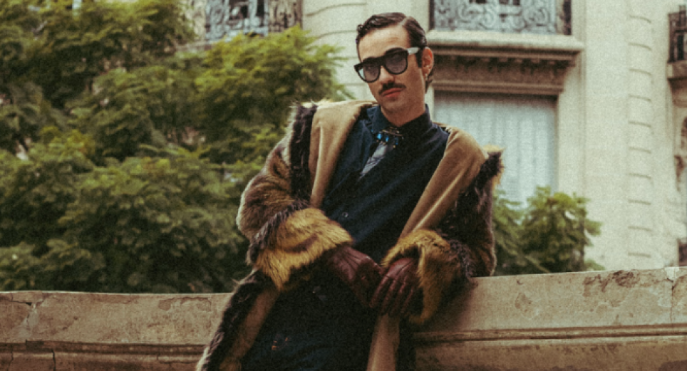 Santi Muk mira hacia sus raíces con + de cerquita, un álbum que revive el origen de sus canciones