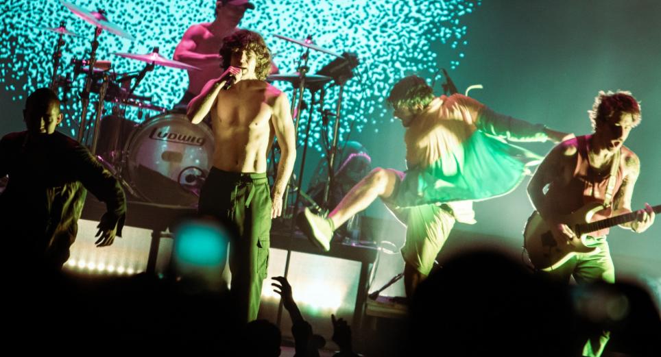 Turnstile anuncia NEVER ENOUGH: VERSIONS