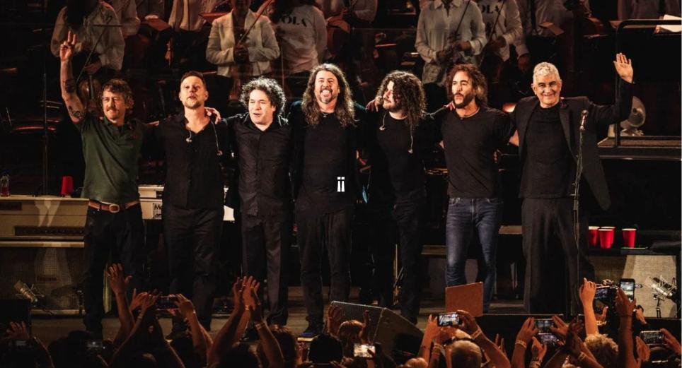 Video: Foo Fighters se presentó con la Filarmónica de Los Ángeles para celebrar a Gustavo Dudamel