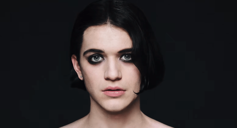 Placebo lanza ‘Helen Keller’, canción que retoma un tema oculto en su primer álbum 