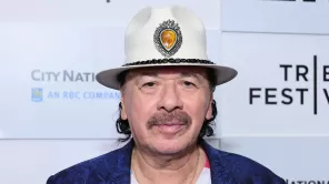 Carlos Santana se disculpa por comentarios transfóbicos en su concierto. Foto: THEO WARGO/GETTY IMAGES