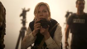 Kirsten Dunst es una fotógrafa de guerra en su nueva película 'Guerra Civil' | Foto de Diamond Films
