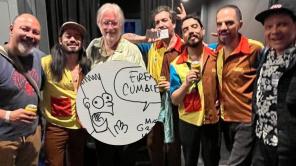 Frente Cumbiero y Matt Groening ('Los Simpson') en concierto | Redes de Frente Cumbiero