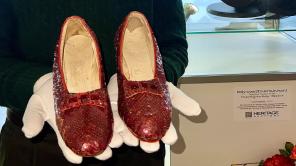 Los zapatos de Judy Garland en 'El Mago de Oz' serán subastados | Foto tomada de heritageauctions en Instagram