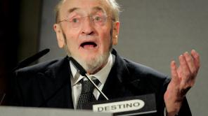 Álvaro Pombo recibe el Premio Cervantes 2025 | Foto: Josep Lago / AFP