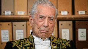 Mario Vargas Llosa, premio Nobel de Literatura peruano, muere a los 98 años | Foto: Emmanuel Dunand / AFP
