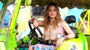 Mirella Cesa, cantante ecuatoriana, lanza 'Para encajar' | Foto de cortesía