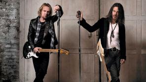 Adrian Smith y Richie Kotzen (BMG/ John McMurtrie)