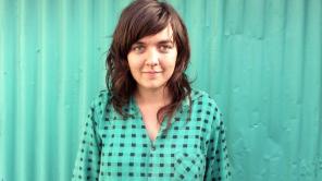 Fraser A. Gorman hace la armónica en el nuevo sencillo de la cantautora 