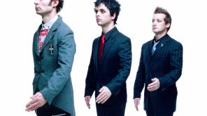 Green Day son Mike Dirnt (bajo y coros),  Billie Joe Armstrong (guitarra y voz), y Tré Cool (batería y coros).